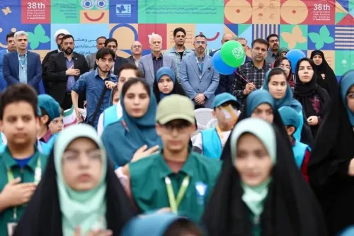 افتتاح سی وهشتمین جشنواره فیلم کودک با ادای احترام به شهدا