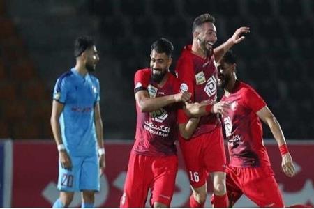 گلزن پرسپولیس با التماس قرارداد بست